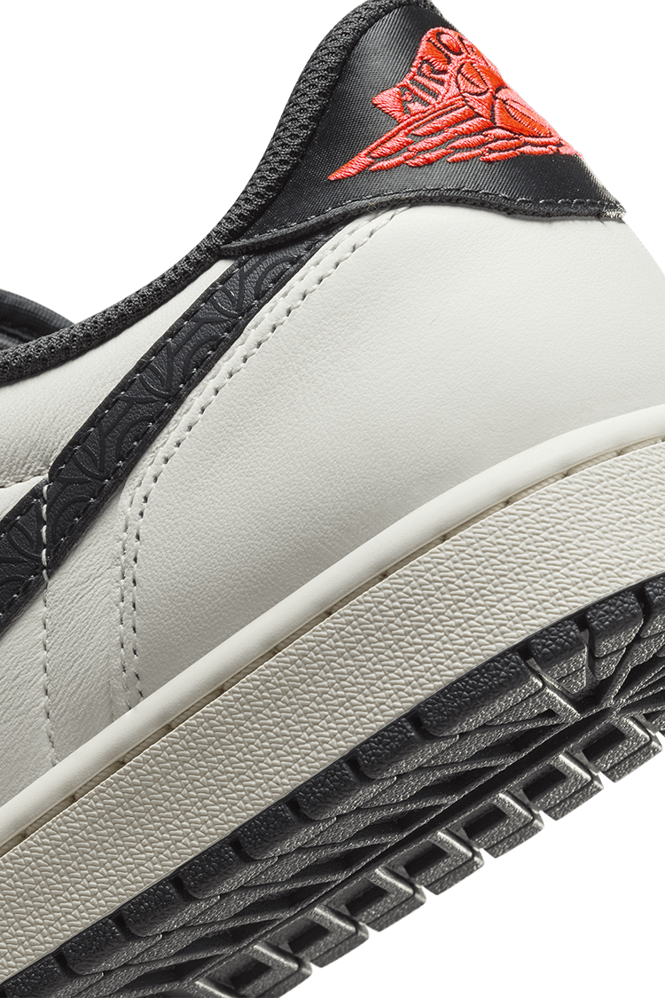 【NIKE公式】エア ジョーダン 1 LOW パリ サンジェルマン（PSG）'Sail and Off Noir' (HF8828-100 / AJ 1 RETRO LOW OG PSG)