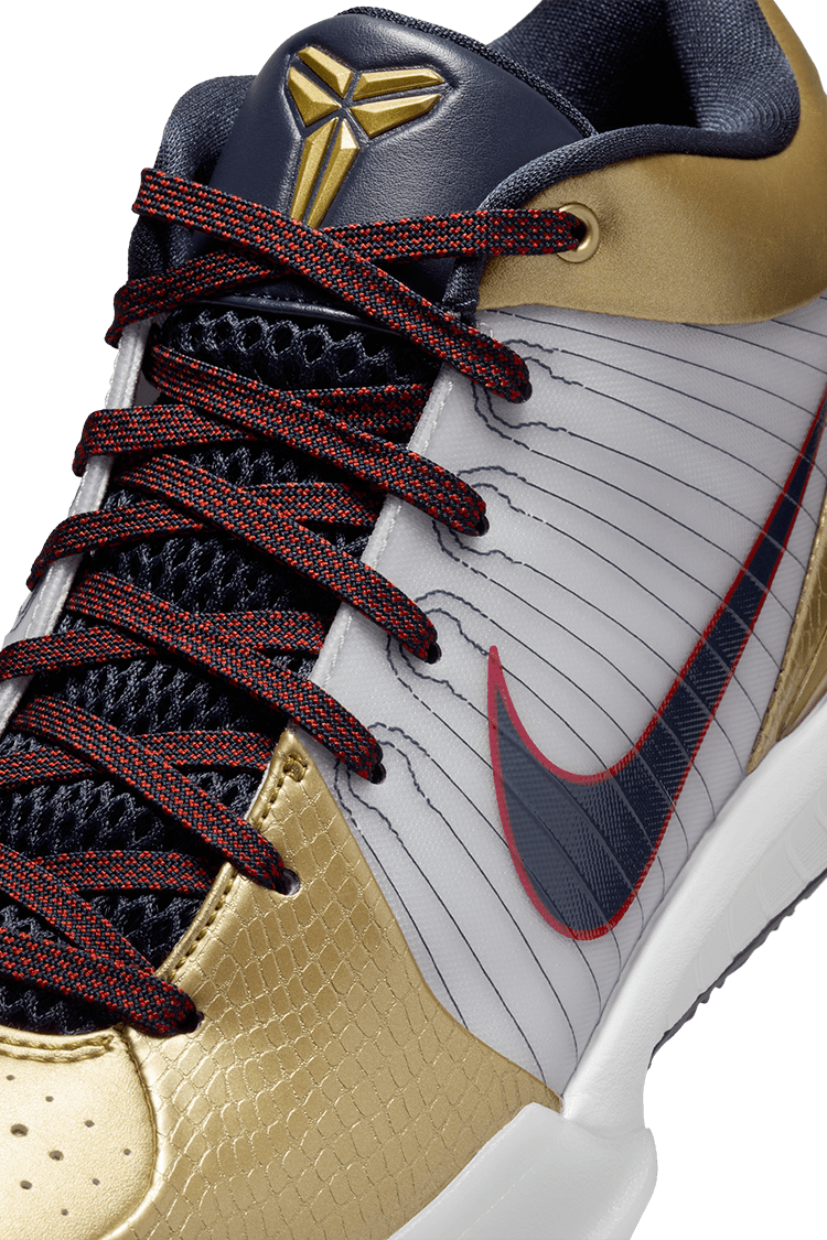 【NIKE公式】コービー 4 プロトロ 'Metallic Gold and Dark Obsidian' (FQ3544-100 / KOBE 4 PROTRO)