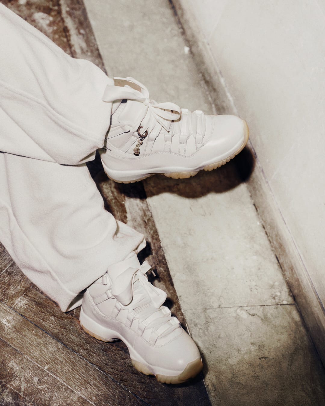 【NIKE公式】レディース エア ジョーダン 11 'Pearl' (AR0715-110/WMNS AIR JORDAN 11 RETRO )