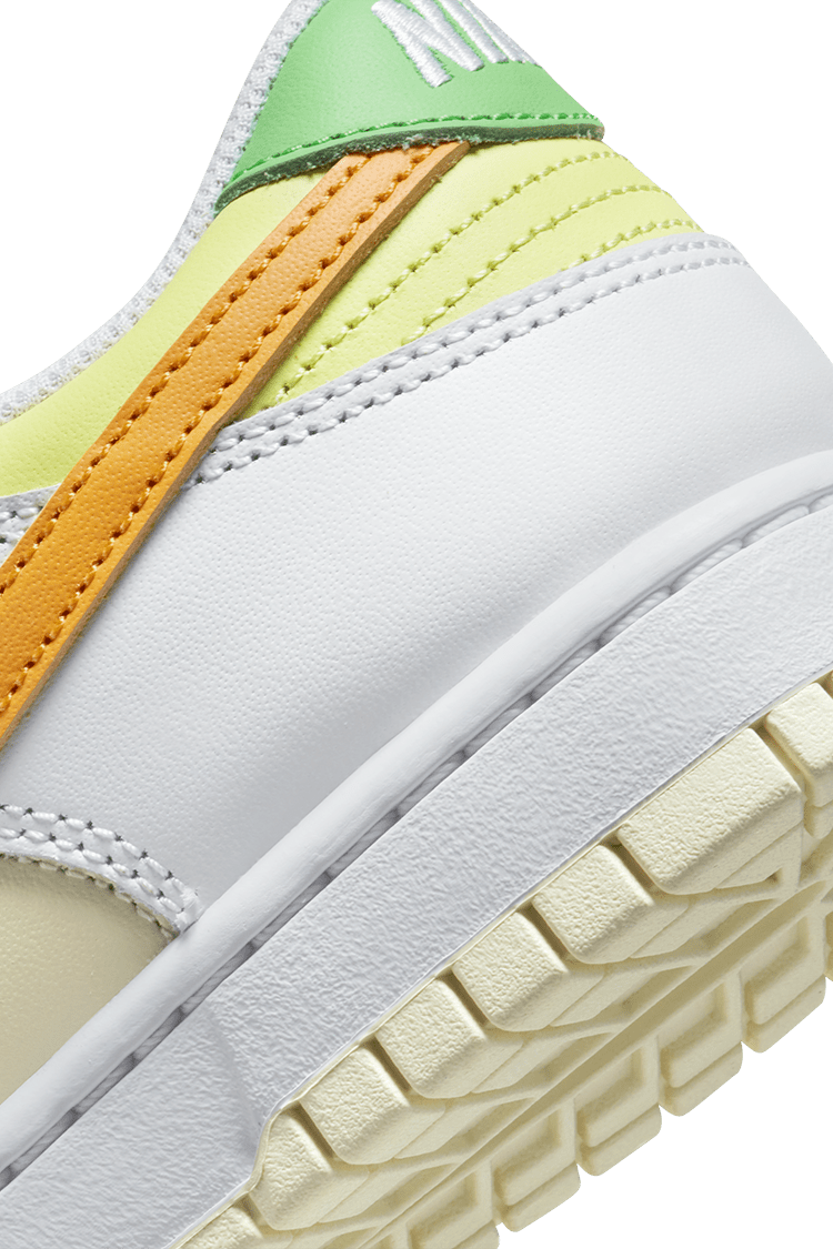 วันเปิดตัว Dunk Low "Spring Mix" ผู้หญิง (FJ4742-100)