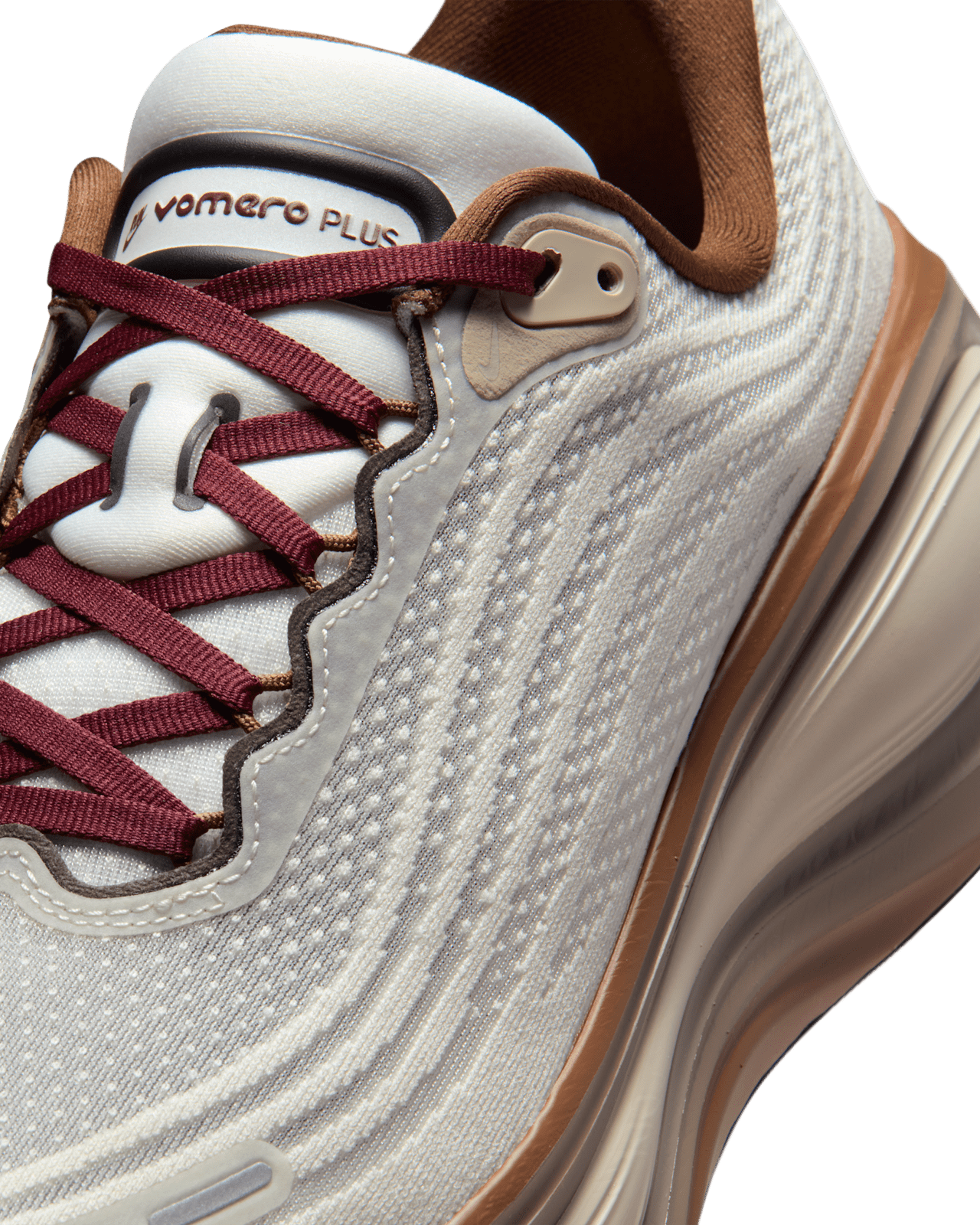 NIKE公式】ボメロ プラス 'Sail and Baroque Brown' (IO4482-100/NIKE