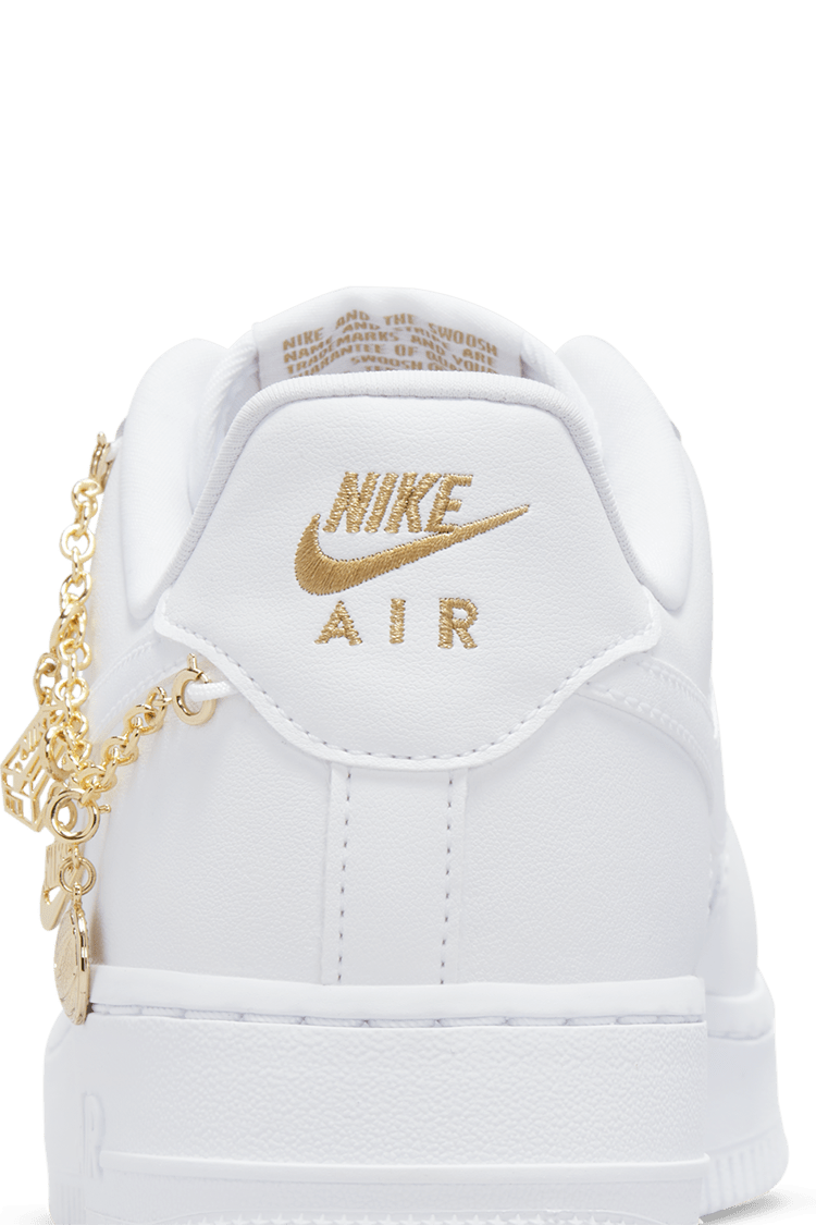 【NIKE公式】レディース エア フォース 1 'White Pendant' (DD1525-100 / WMNS AF 1 '07 LX)