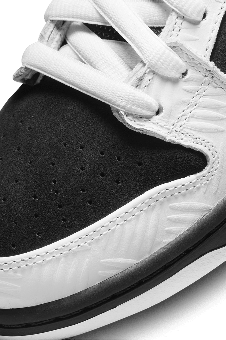 Fecha de lanzamiento del Nike SB x TIGHTBOOTH®︎ Dunk Low Pro "Black and White" (FD2629-100)