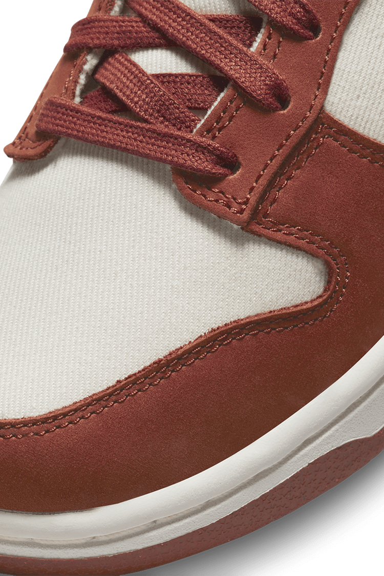 Fecha de lanzamiento del Dunk Low "Light Orewood Brown and Rugged Orange" para mujer (DZ2710-101)
