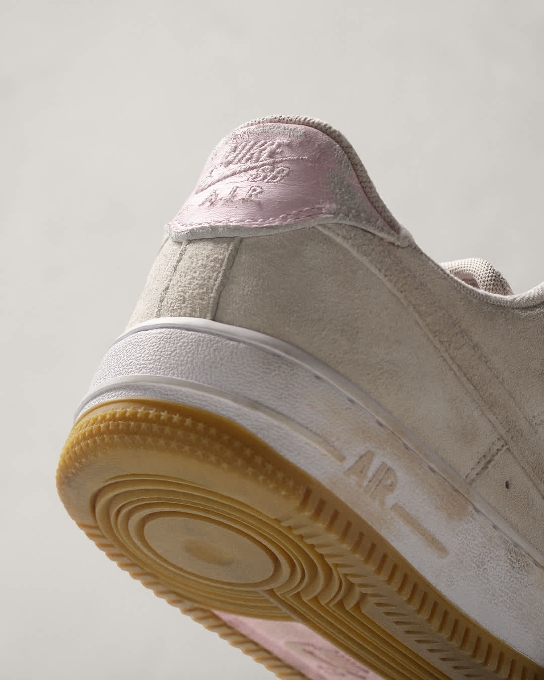 나이키 SB 에어 포스 1 로우 'Light Orewood Brown and Pink Foam'(HM8517-100) 출시일