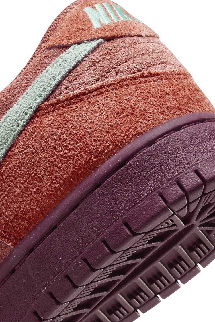 วันเปิดตัว Nike SB Dunk Low "Mystic Red and Rosewood" (DV5429-601)