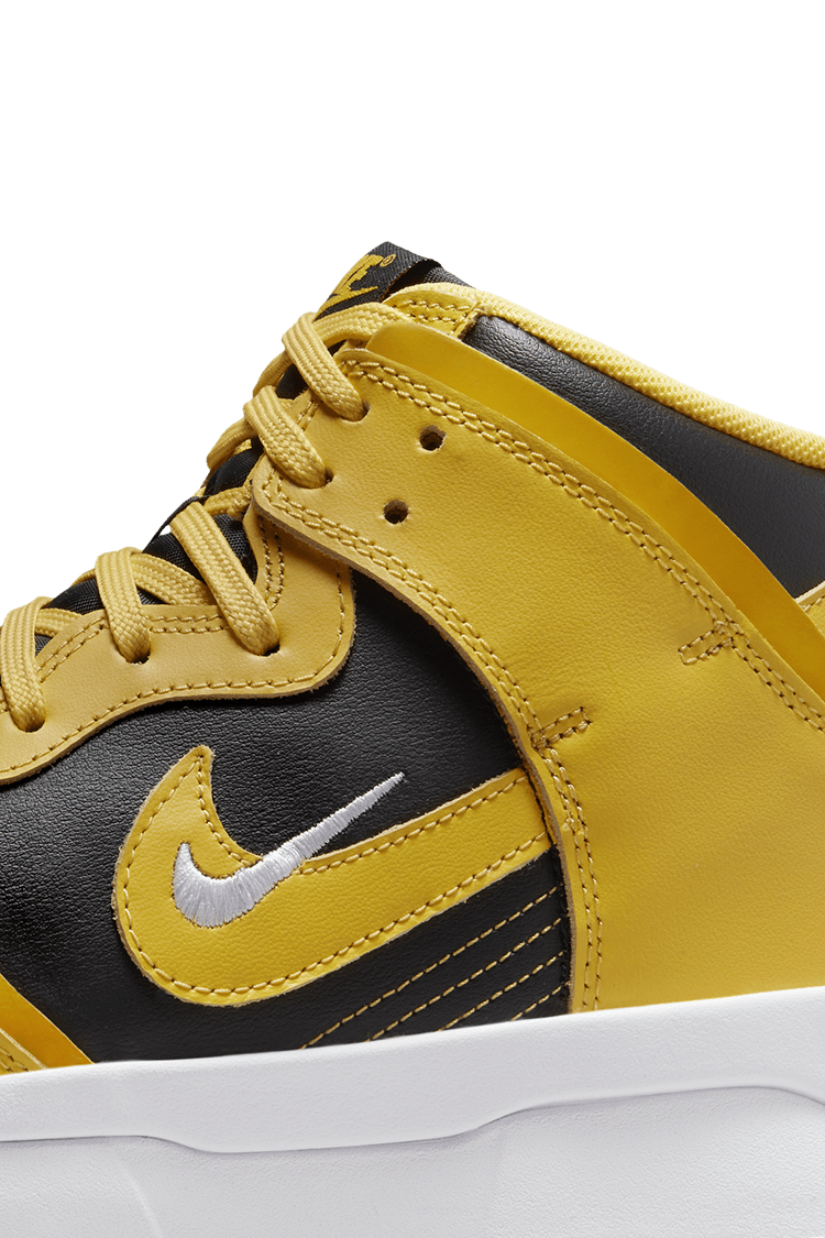 【NIKE公式】レディース ダンク HIGH アップ 'Black and Varsity Maize' (DH3718-001 / WMNS NIKE DUNK HI UP)