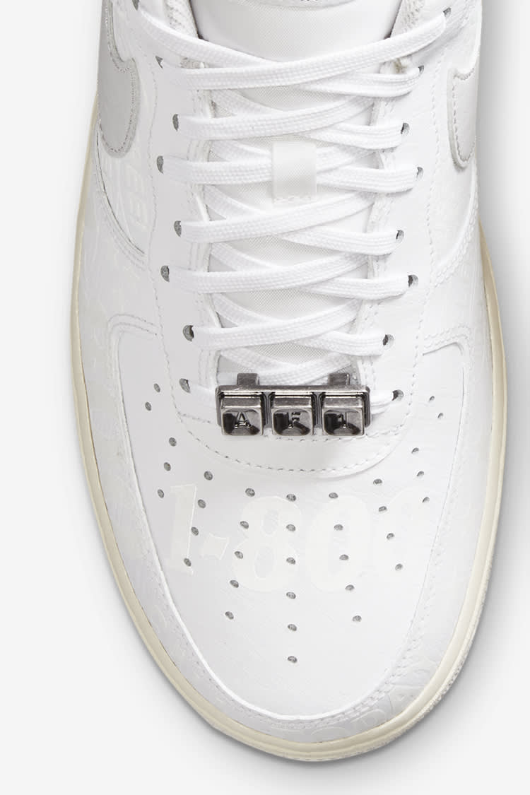 วันเปิดตัว Air Force 1 '07 Low “1-800”