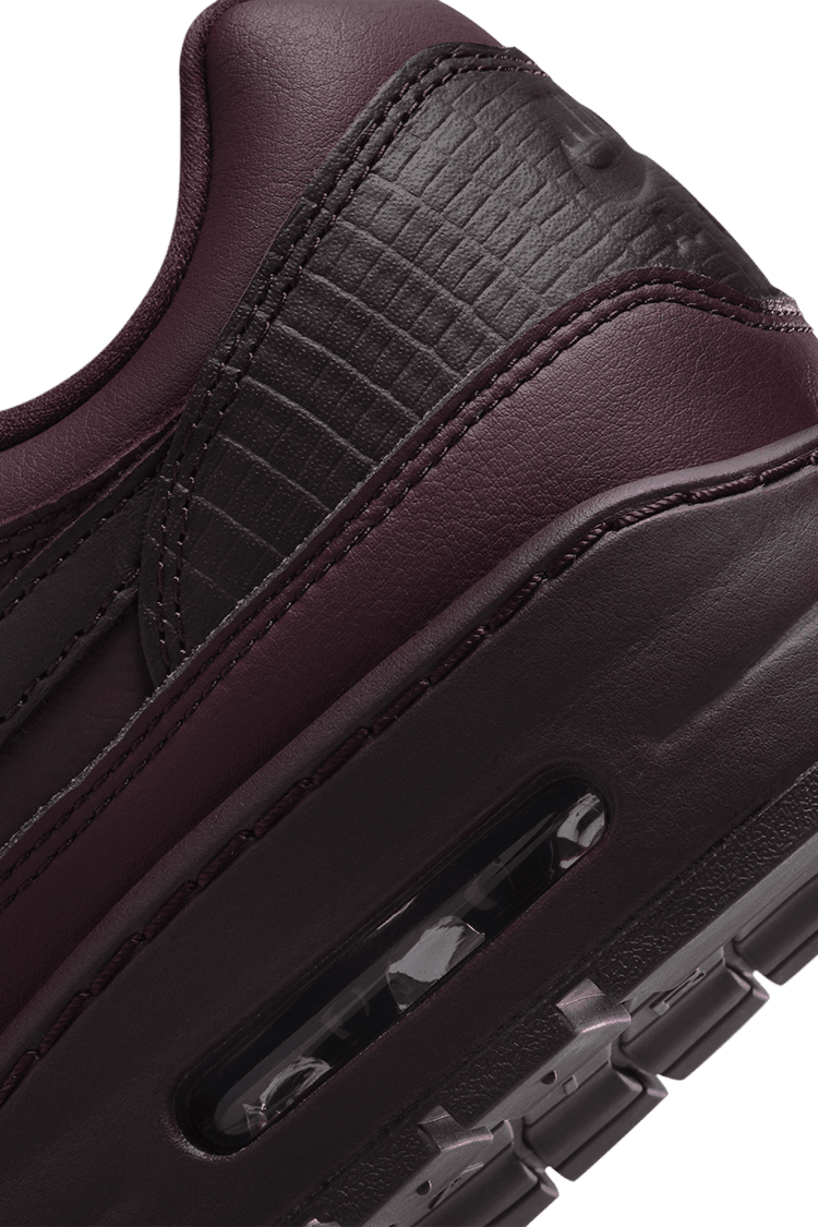 Nike max thea burgundy hotsell