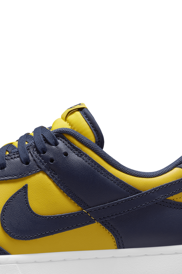วันเปิดตัว Dunk Low “Varsity Maize”