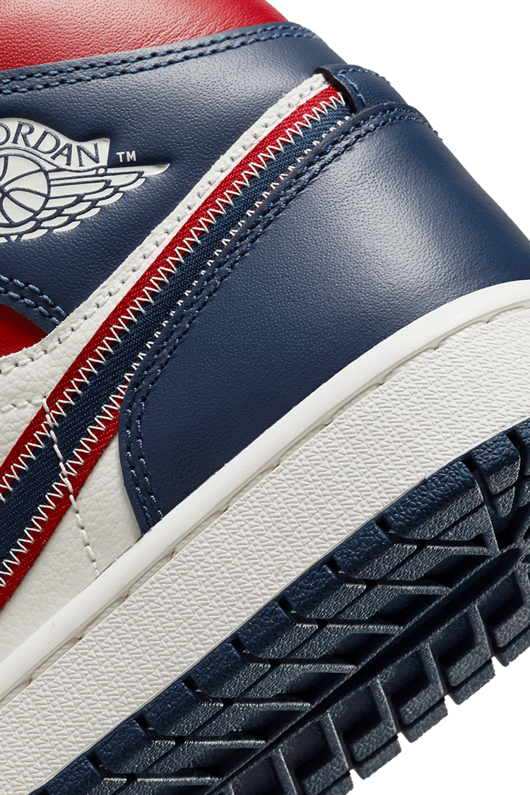 วันเปิดตัว Air Jordan 1 Mid SE ผู้หญิง 'Gym Red and Midnight Navy' (DQ7648-600)