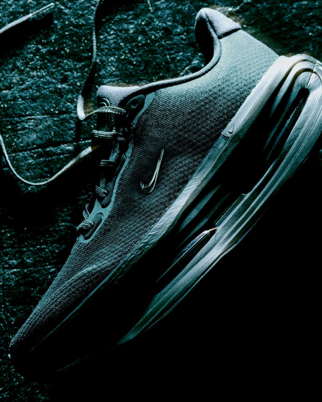 Vomero "Black" (IQ0627-001) – Erscheinungsdatum