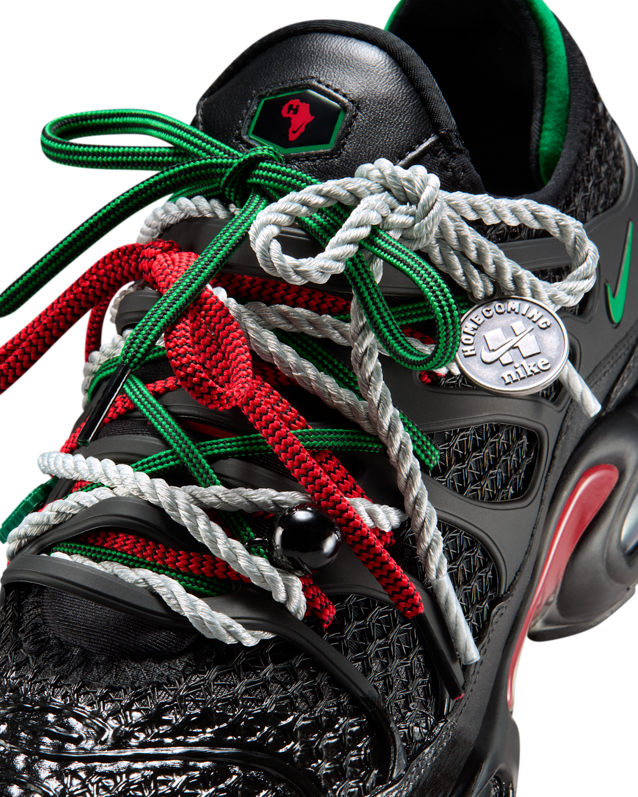 Ημερομηνία κυκλοφορίας του Air Max Plus x HOMECOMING "Pan African" "Black and University Red" (IM4960-001)