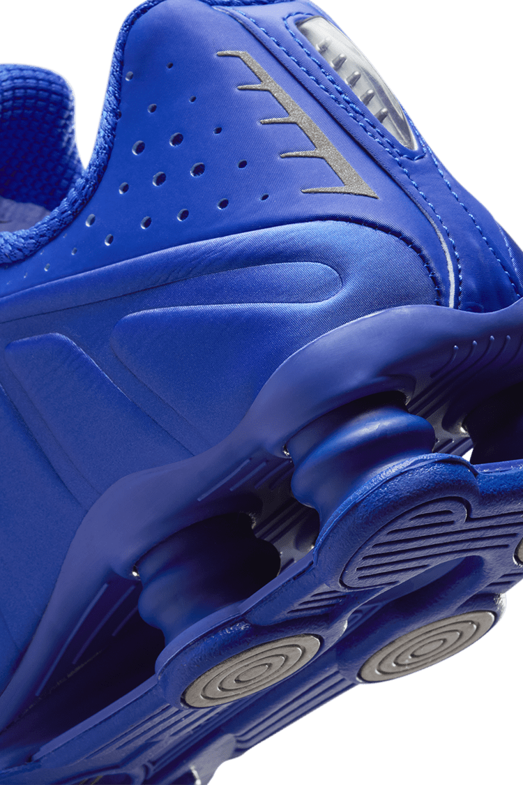 Ημερομηνία κυκλοφορίας του γυναικείου Shox R4 "Racer Blue and Metallic Silver" (HJ7303-445)