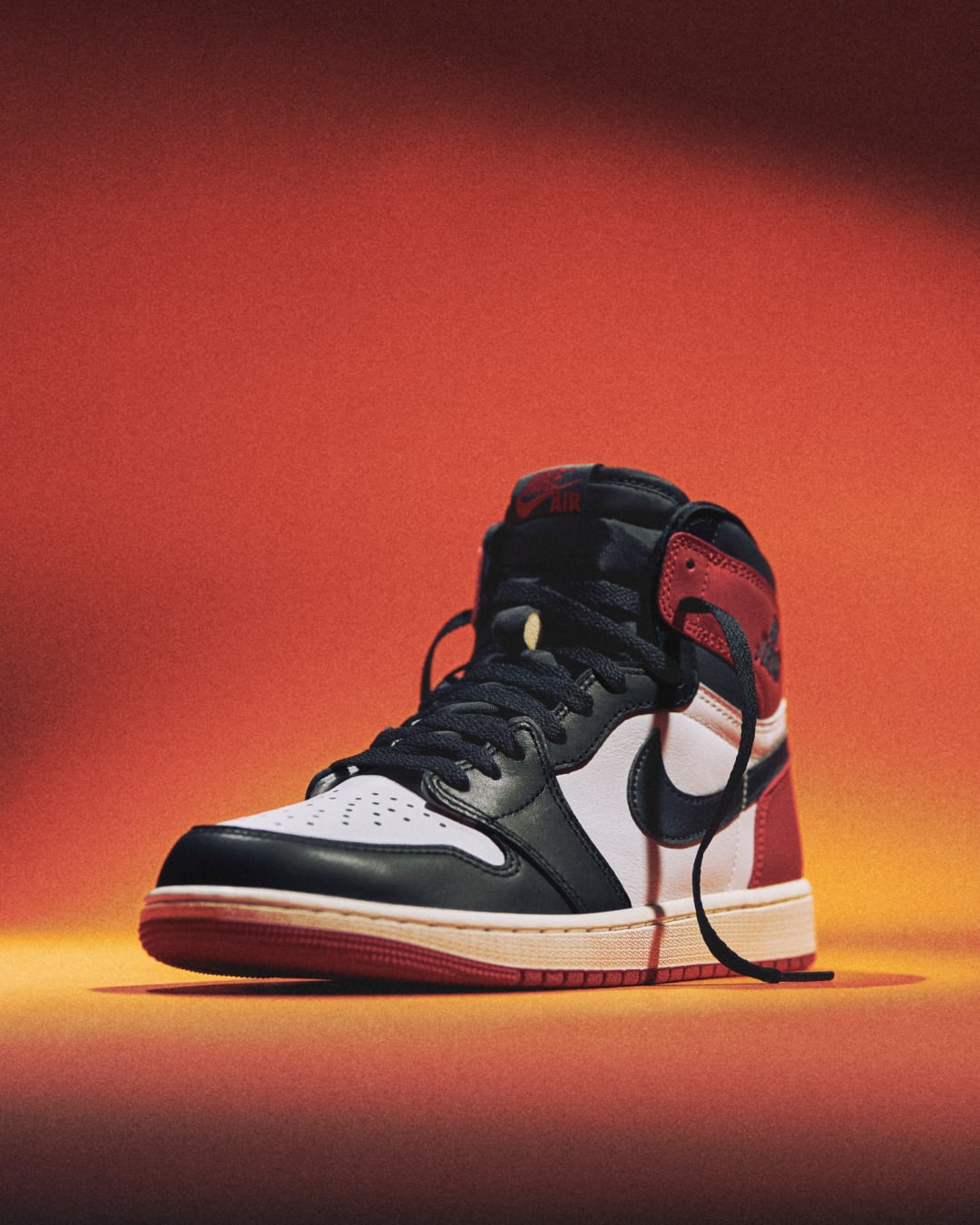 Fecha de lanzamiento de las Air Jordan 1 High OG "Black Toe" (DZ5485-106)