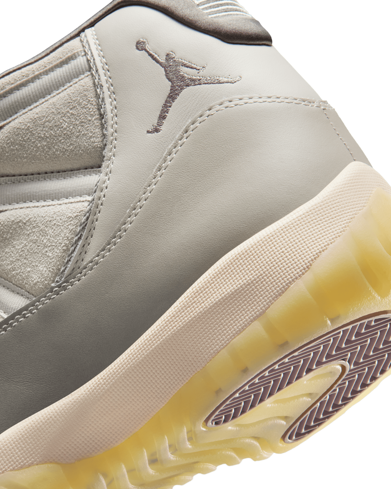 【NIKE公式】エア ジョーダン 11 レトロ 'Sukajan' (IQ3459-072) 発売日