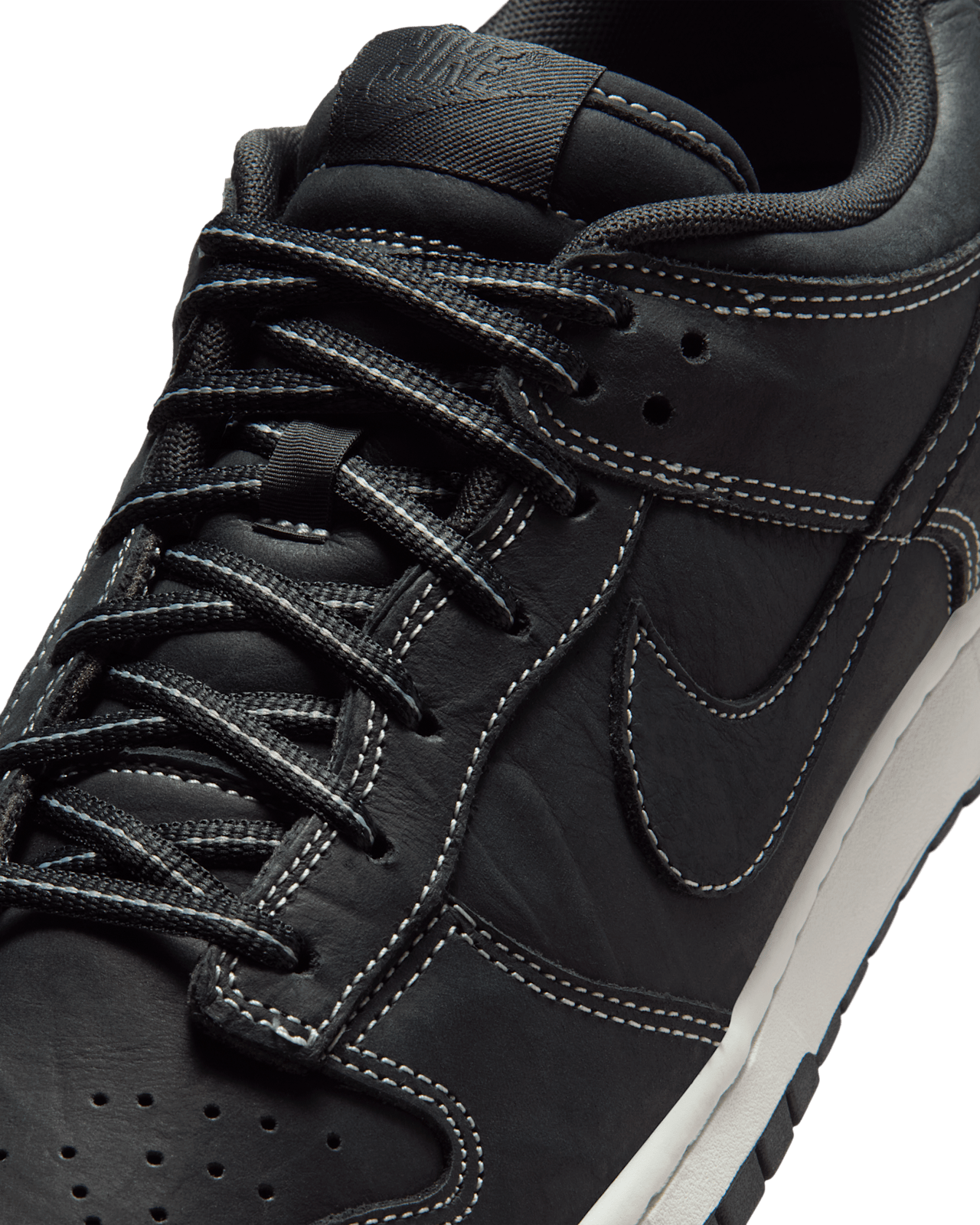 Fecha de lanzamiento de los Dunk Low "Off Noir and Summit White" (IO4550-001)