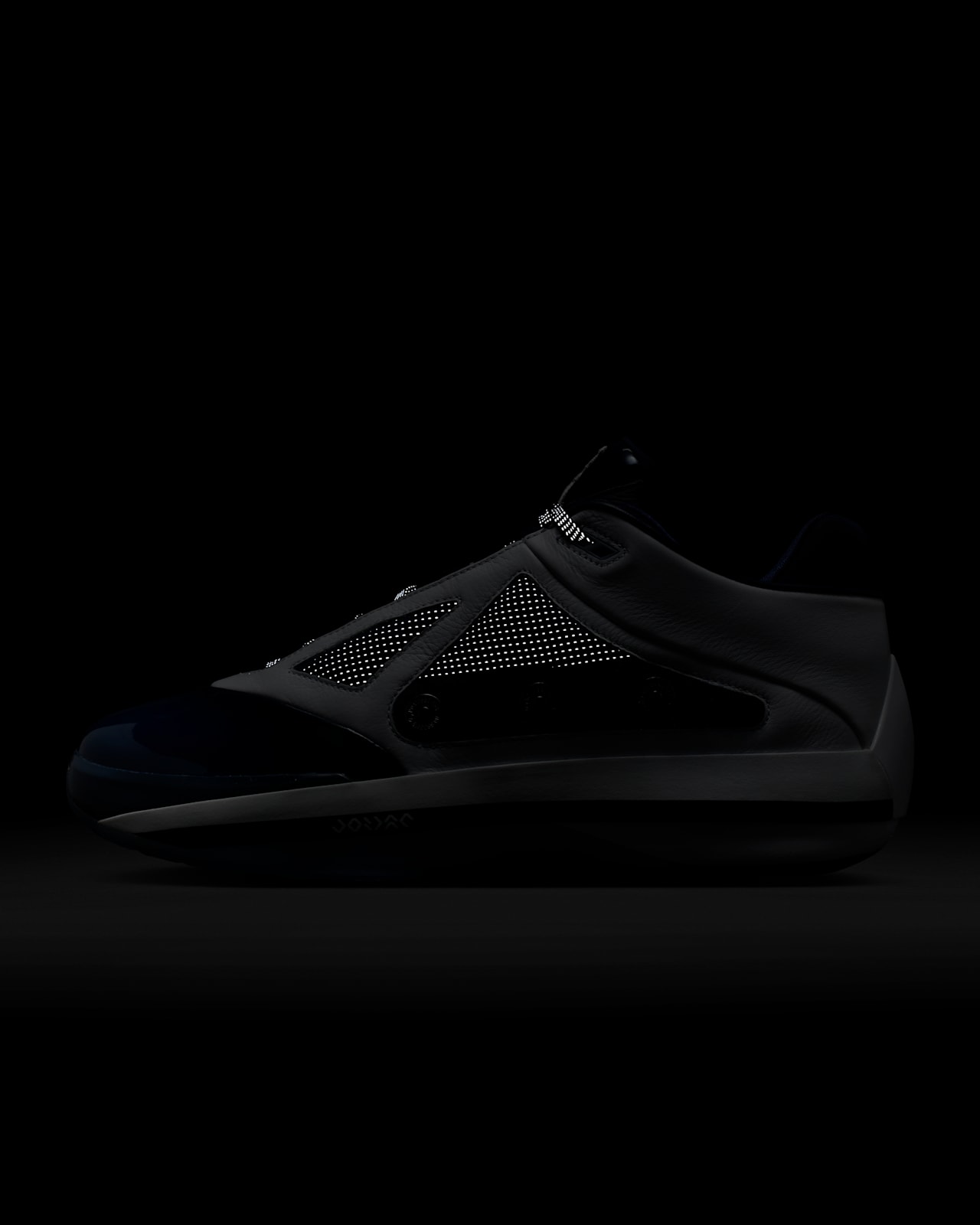 Fecha de lanzamiento de los Air Jordan 4016 "White and Midnight Navy" (IR2080-100)