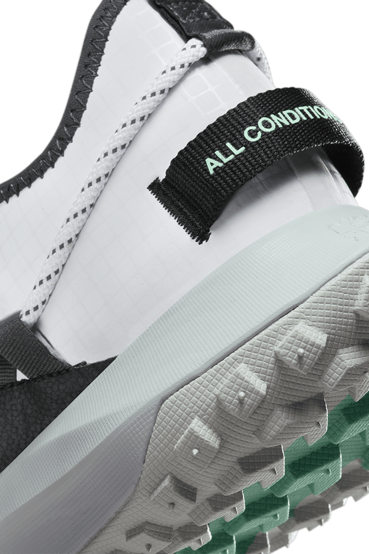 วันเปิดตัว ACG Mountain Fly Low "White and Black" (DO9334-100)