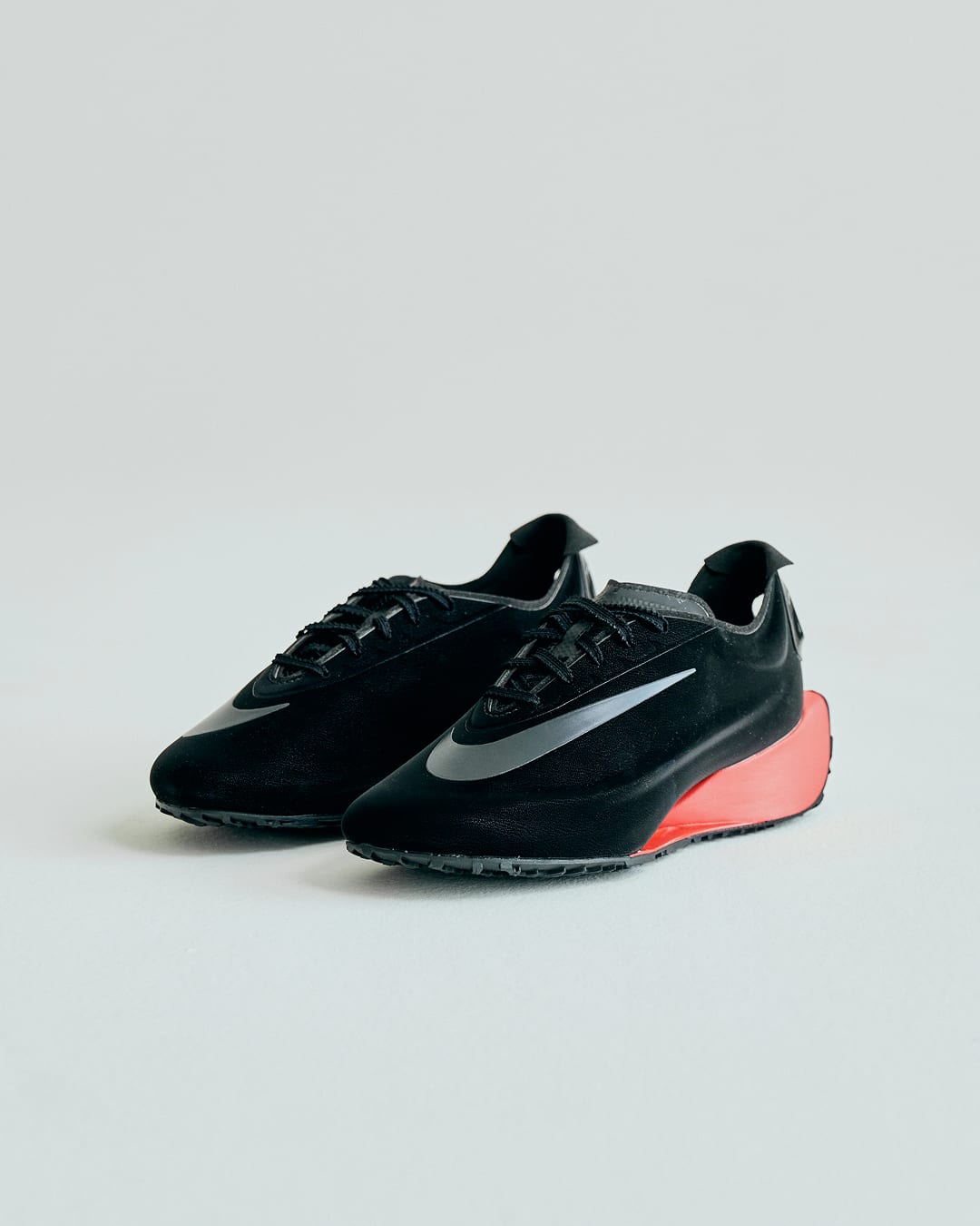 우먼스 퍼스트 사이트 누아르 'Black and Light Crimson'(HQ2409-004) 출시일