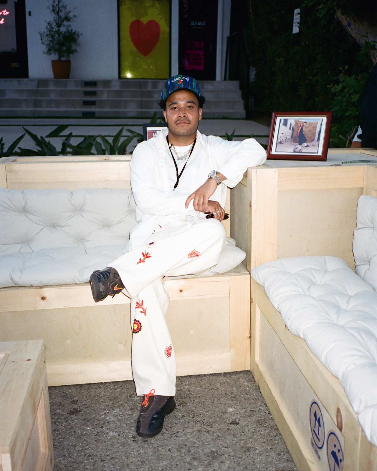 STREET SNKRS: TOMA LA NOCHE ขับเคลื่อนโดย: KIDS OF IMMIGRANTS