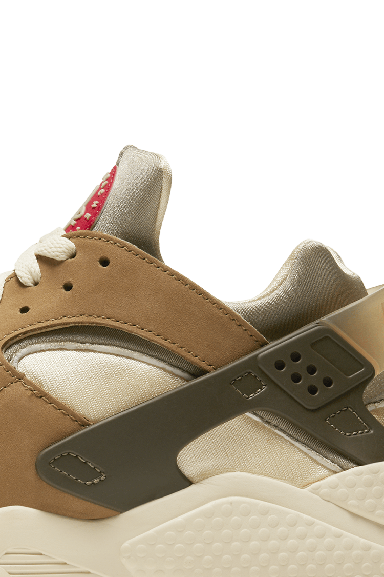 【NIKE公式】エア ハラチ for ステューシー 'Desert Oak' (NIKE AIR HUARACHE LE / STUSSY / DD1381-200)