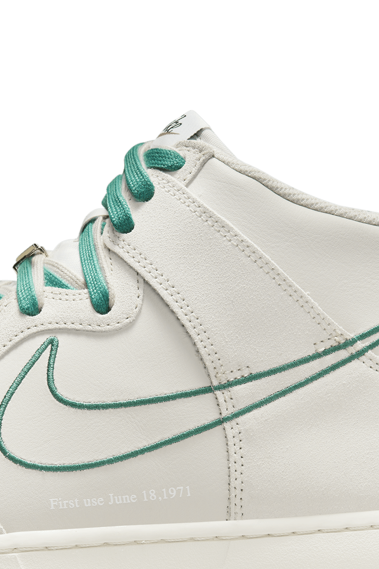 Dunk High First Use Release Date. Nike SNKRS