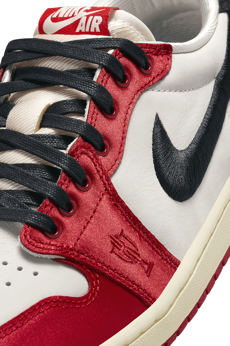 วันเปิดตัว Air Jordan 1 Low OG x Trophy Room "Sail and Varsity Red" (FN0432-100)