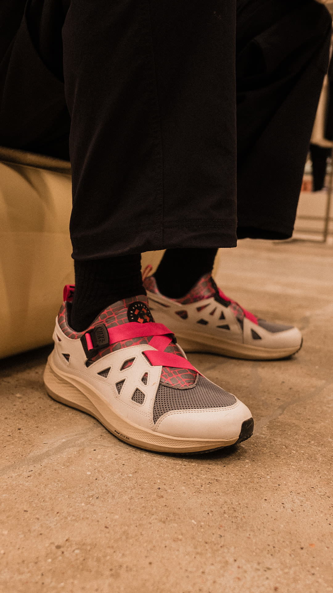 Street SNKRS: Nike x Patta Running Team: Crew Love.