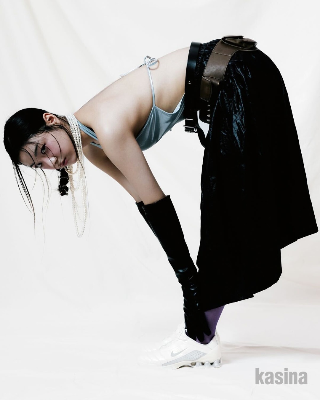 우먼스 토탈 90 샥스 마지아 'Sail and Metallic Silver'(IO9300-100) 출시일