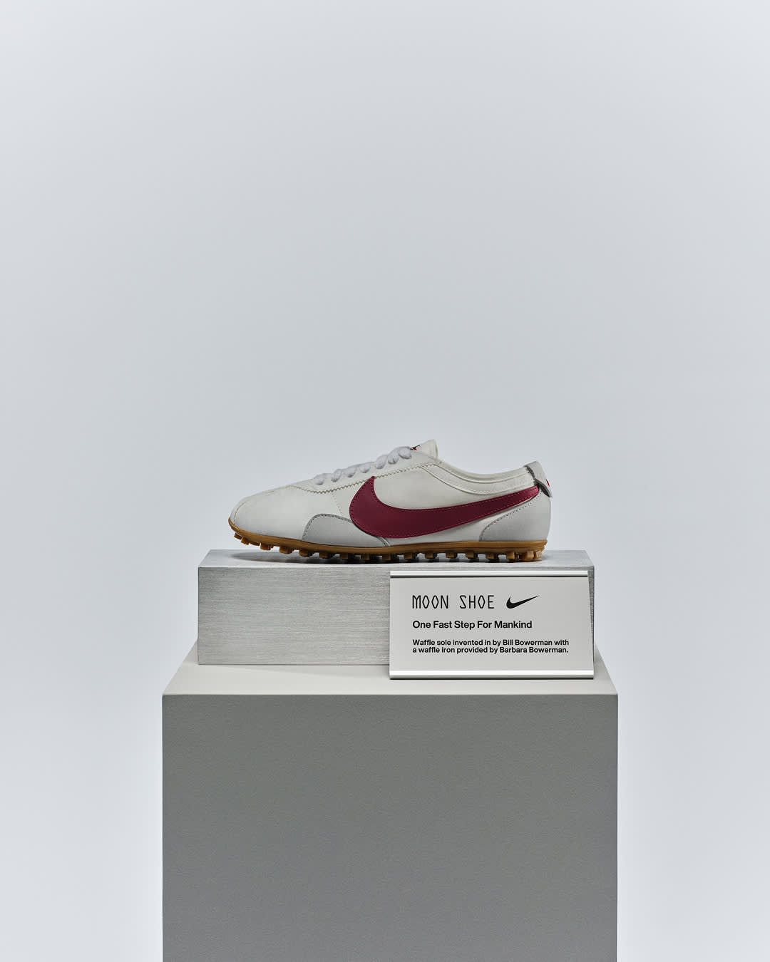 우먼스 문 슈 'Summit White and Gum Light Brown'(II0407-100) 출시일