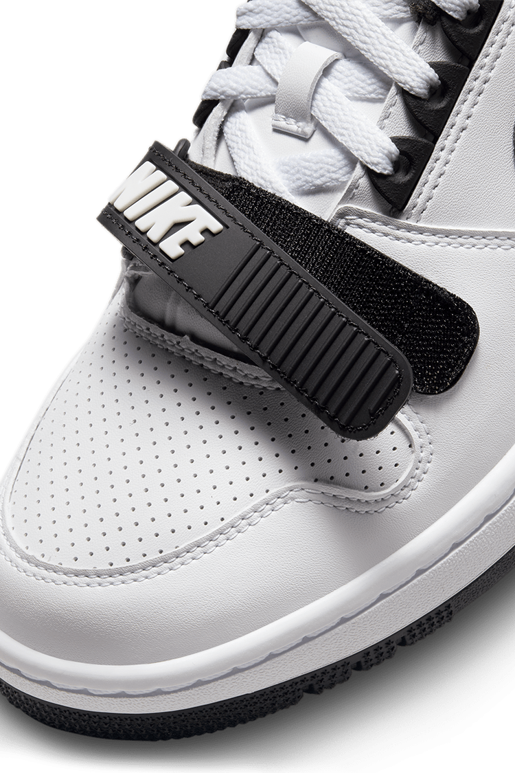 วันเปิดตัว AAF88 x Billie "Black and White" (DZ6763-102) 