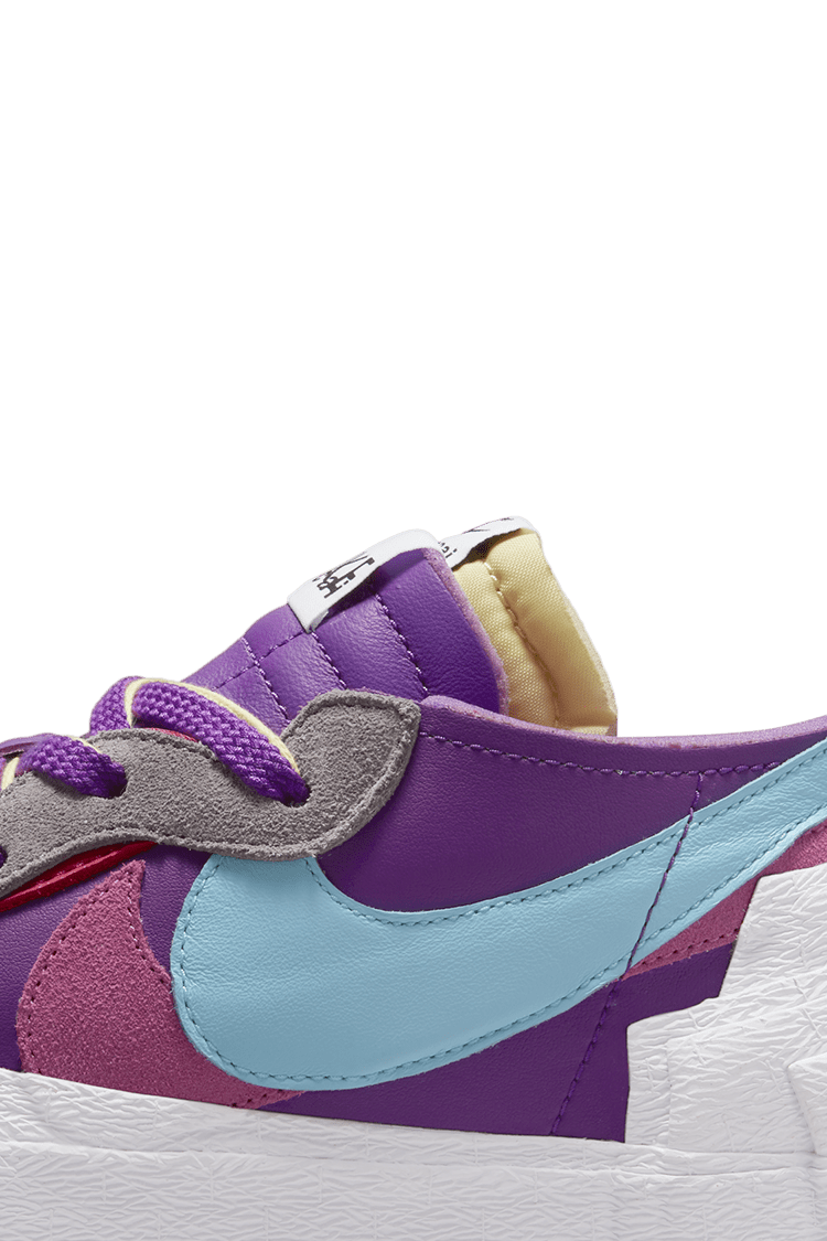 Fecha de lanzamiento del sacai x KAWS Blazer Low "Purple Dusk" (DM7901-500)