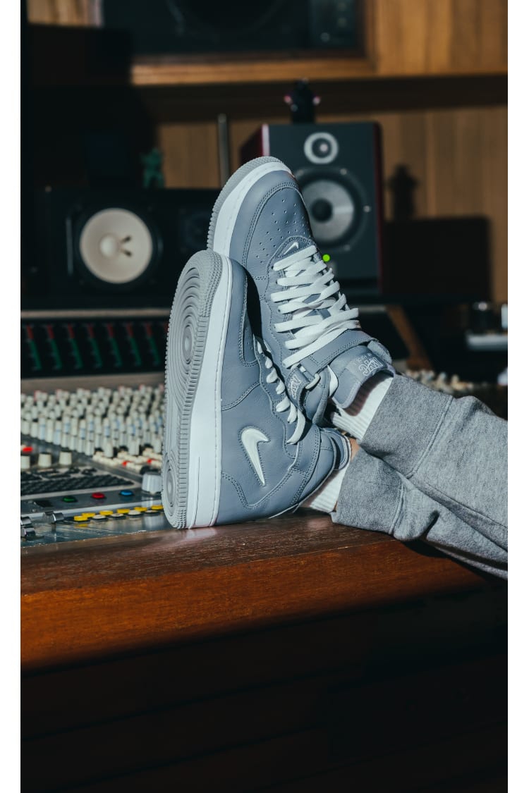 สไตล์ SNKRS: AF1 Mid Jewel “NYC” with ODD