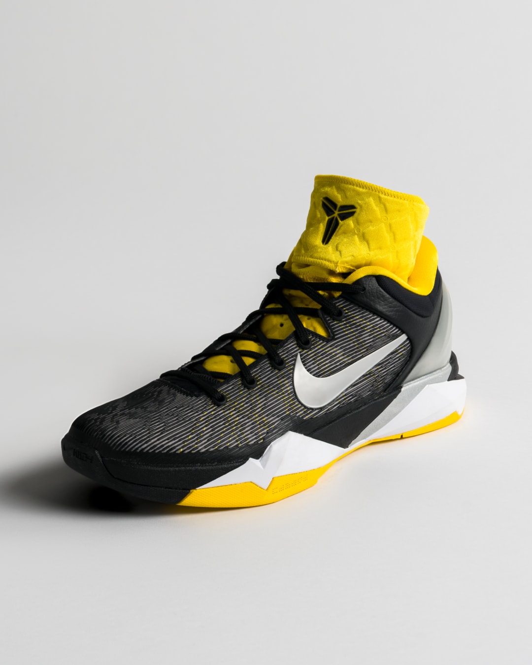 kobe 7 black gold