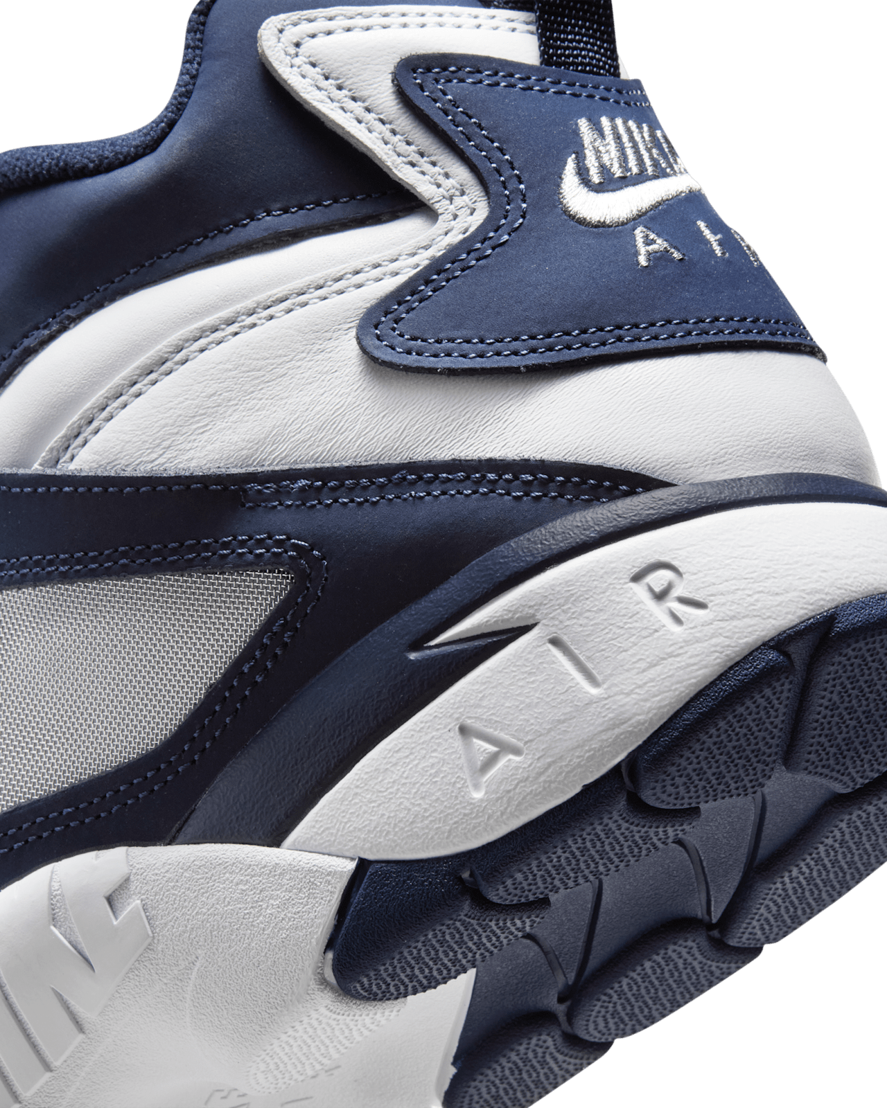 Fecha de lanzamiento de los Air Diamond Turf "White and Metallic Silver". (FZ8224-101)