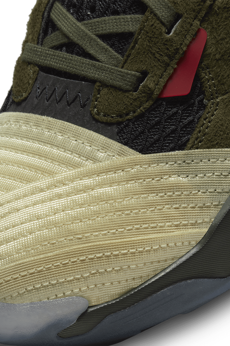 วันเปิดตัว Jordan Air 200E "Carbon Green and University Red" (DQ6385-360)