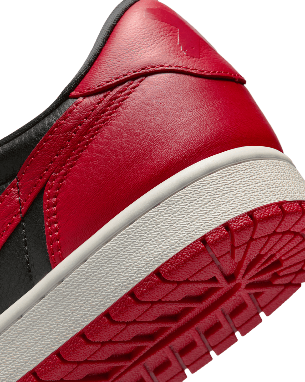 Fecha de lanzamiento de los Air Jordan 1 Retro Low OG "Banned" "Black and Varsity Red" (IW6276-001)