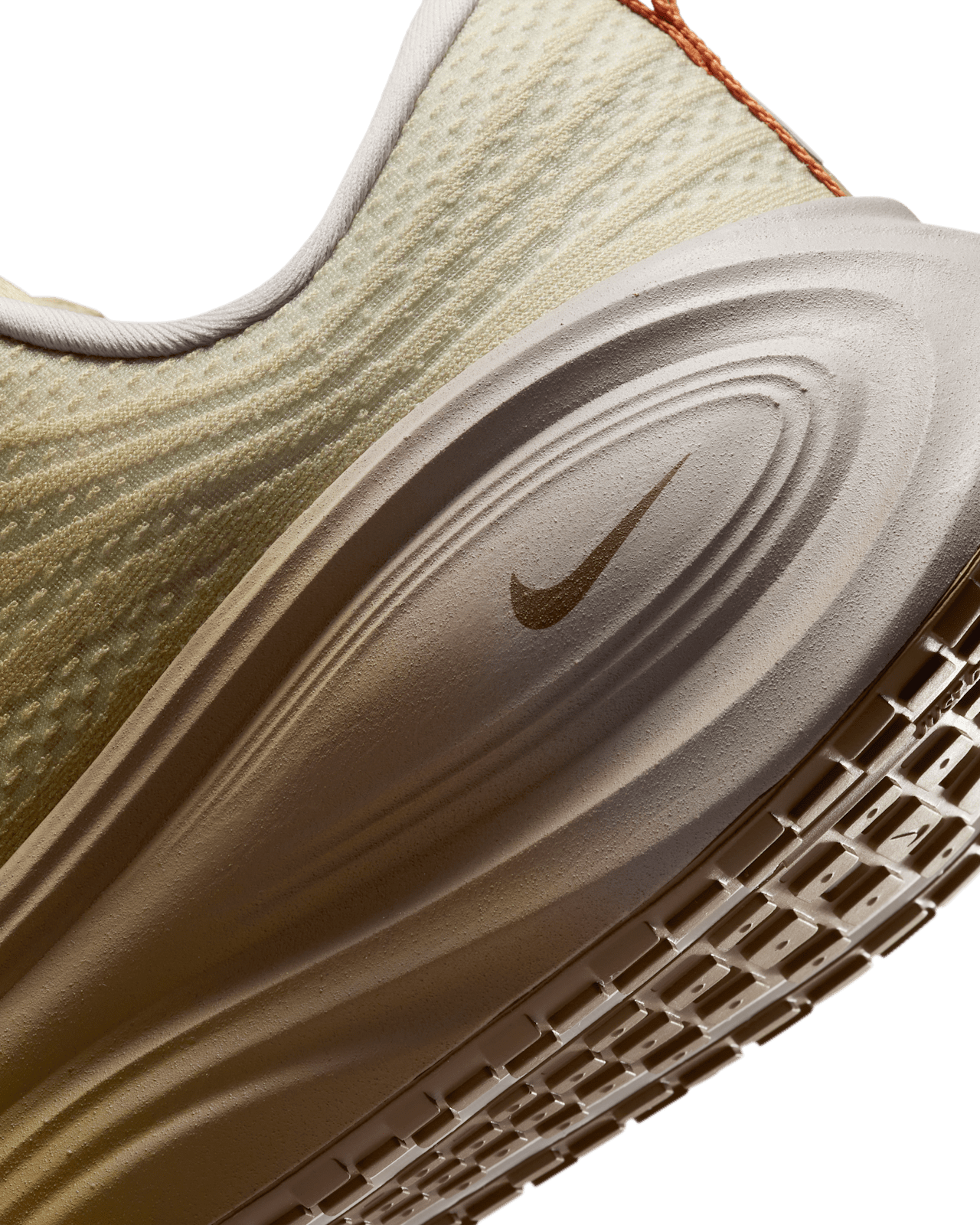 【NIKE公式】ボメロ プラス 'Desert Camo and Ceramic' (IV4522-200) 発売日