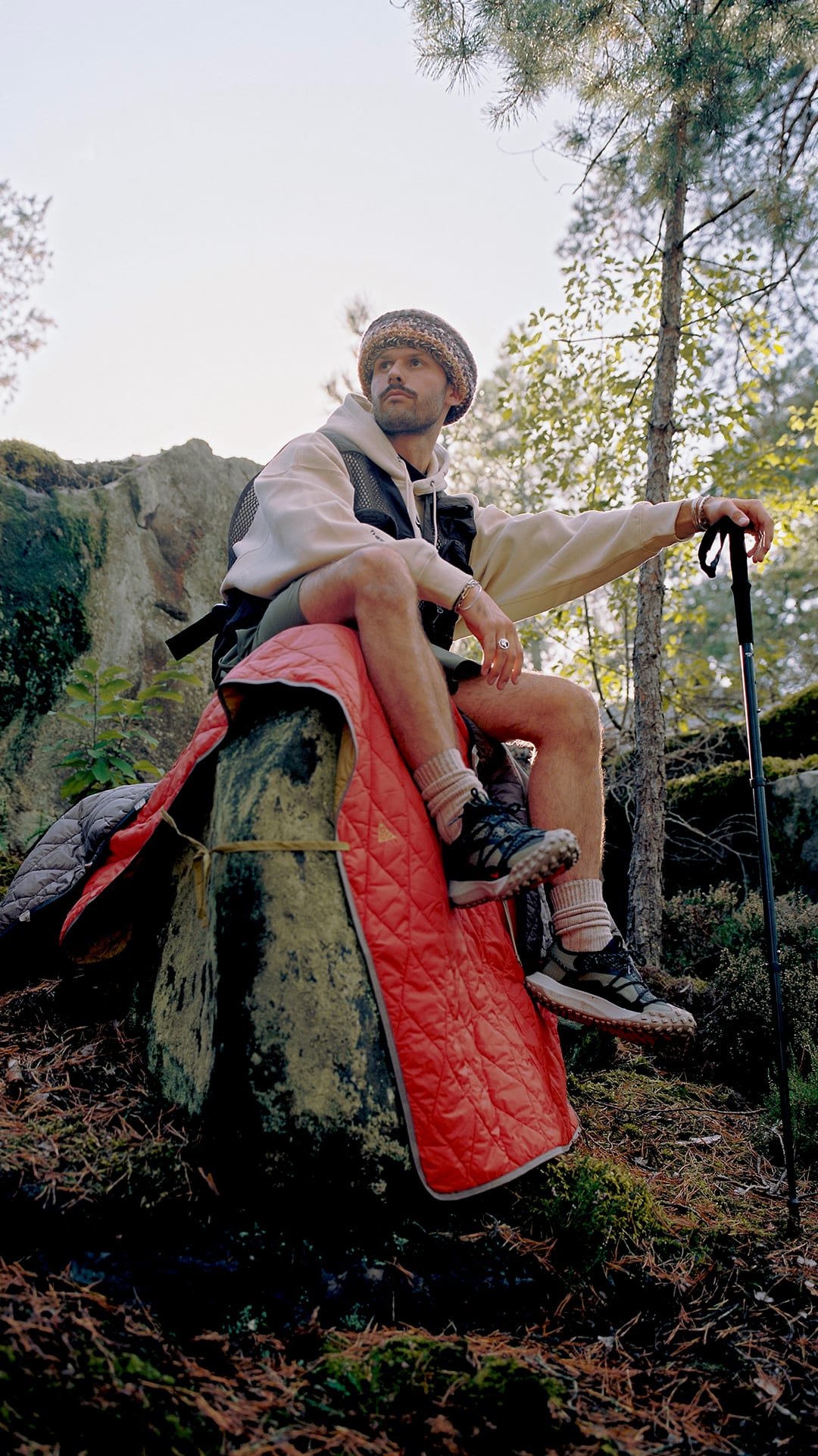 Estilo ACG: Triple Sphere Hiking Club - Nike ACG Mountain Fly Low 