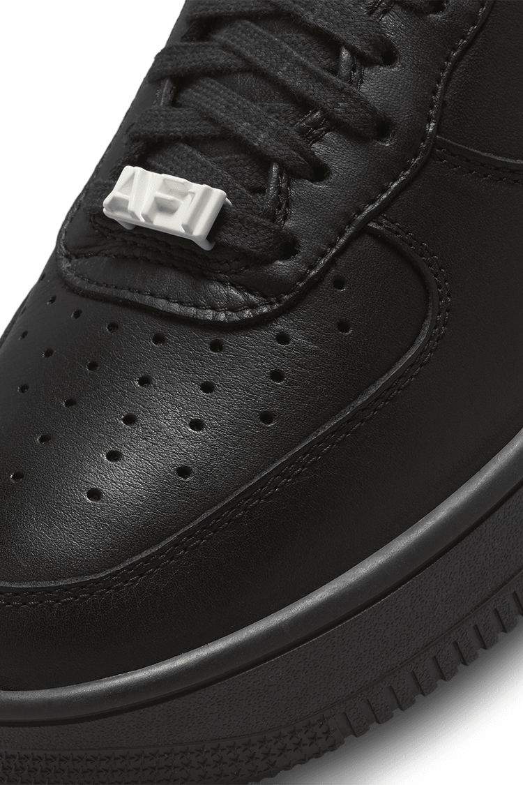 Fecha de lanzamiento del Air Force 1 x Ambush "Black" (DV3464-001)