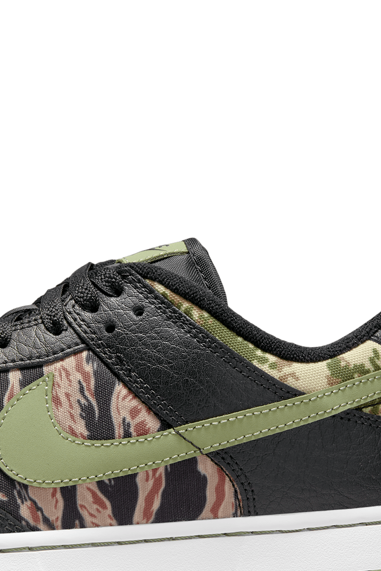 วันเปิดตัว Dunk Low “Black Multi-Camo”