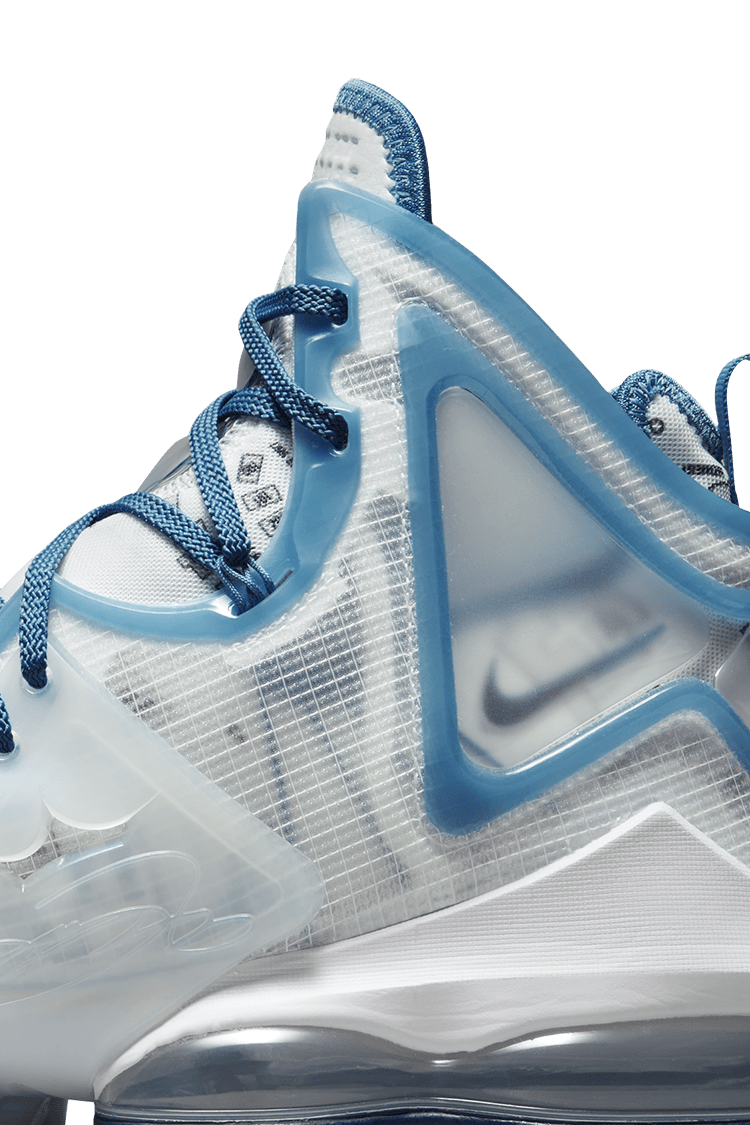 NIKE公式】レブロン 19 'White and Dutch Blue' (DC9338-100