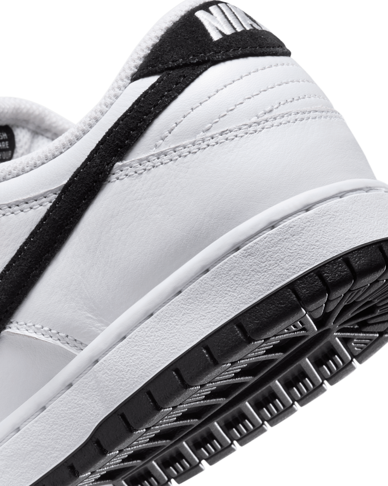 Data de llançament de les Nike SB Dunk Low Pro "White and Black" (HF3704-100)