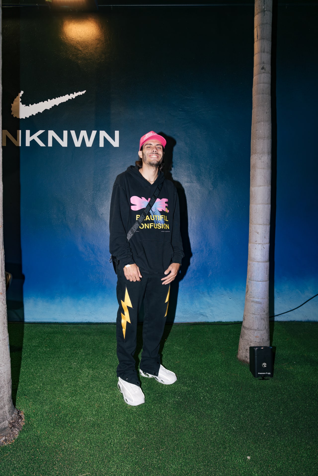 Street SNKRS: UNKNWN Courtyard Classic