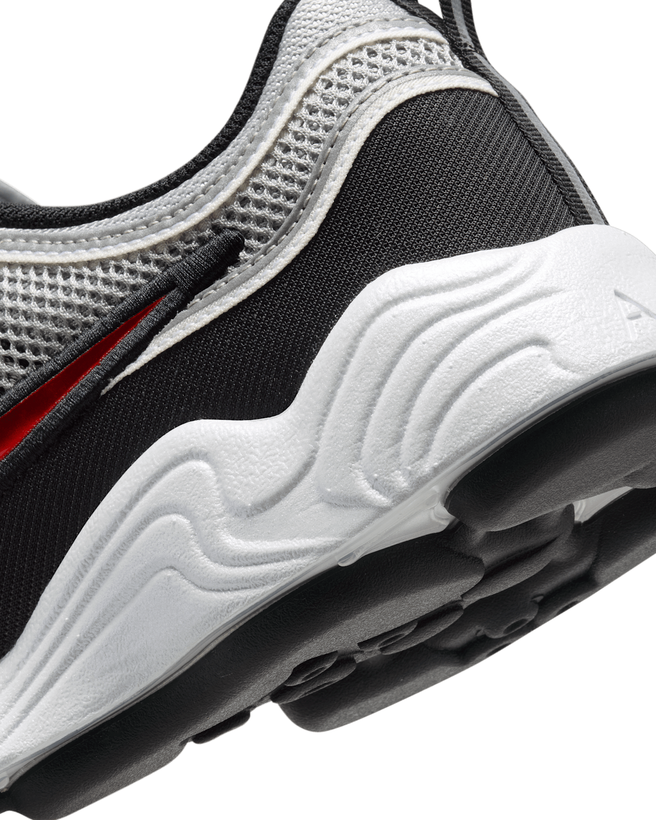 Air Zoom Spiridon ‚Metallic Silver and Sport Red‘ (HF9117-001) – datum uvedení 