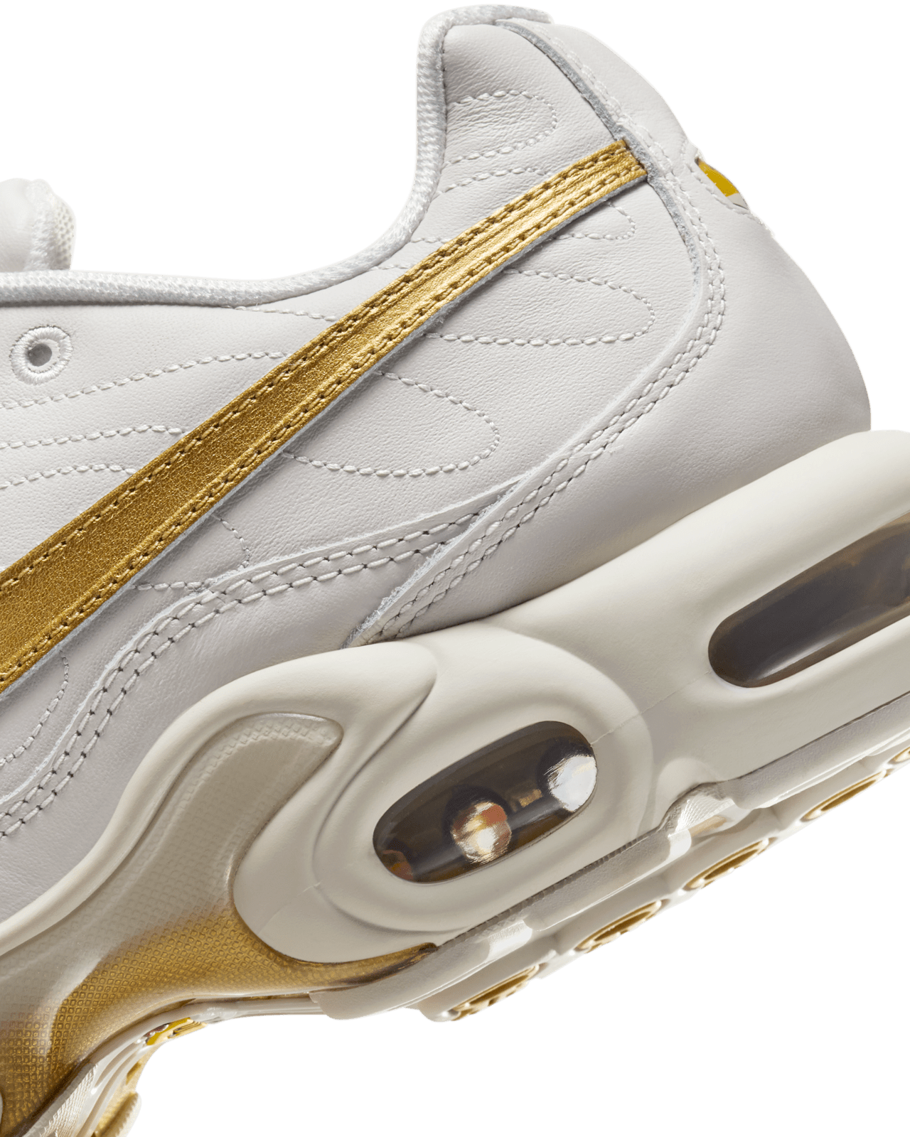 Ημερομηνία κυκλοφορίας του Air Max Plus TNPO "Phantom and Metallic Gold" (HV2541-001)