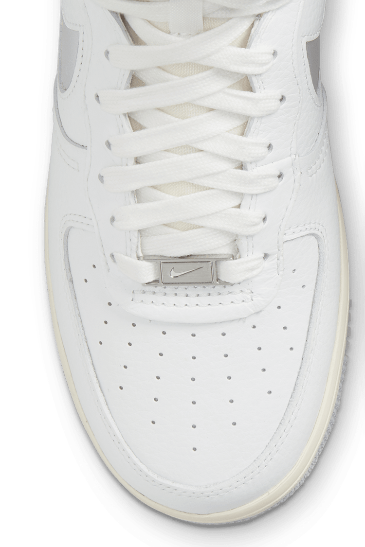 Fecha de lanzamiento del Air Force 1 High Sculpt "Silver" para mujer (DC3590-101)