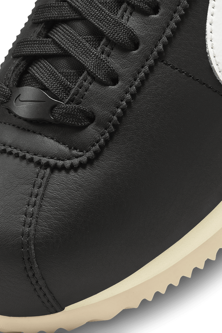 Fecha de lanzamiento del Nike Cortez para mujer "Black and Sail" (FB6877-001)