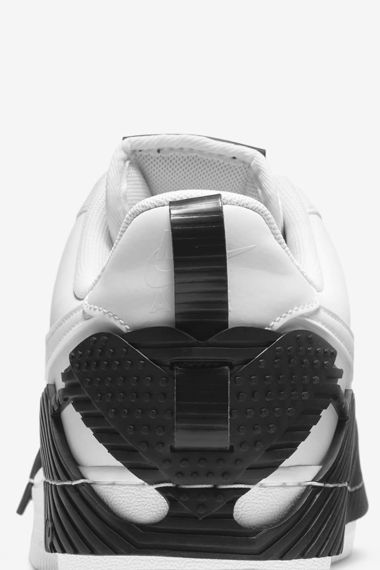 วันเปิดตัว Air Force 1 NDSTRKT “White”